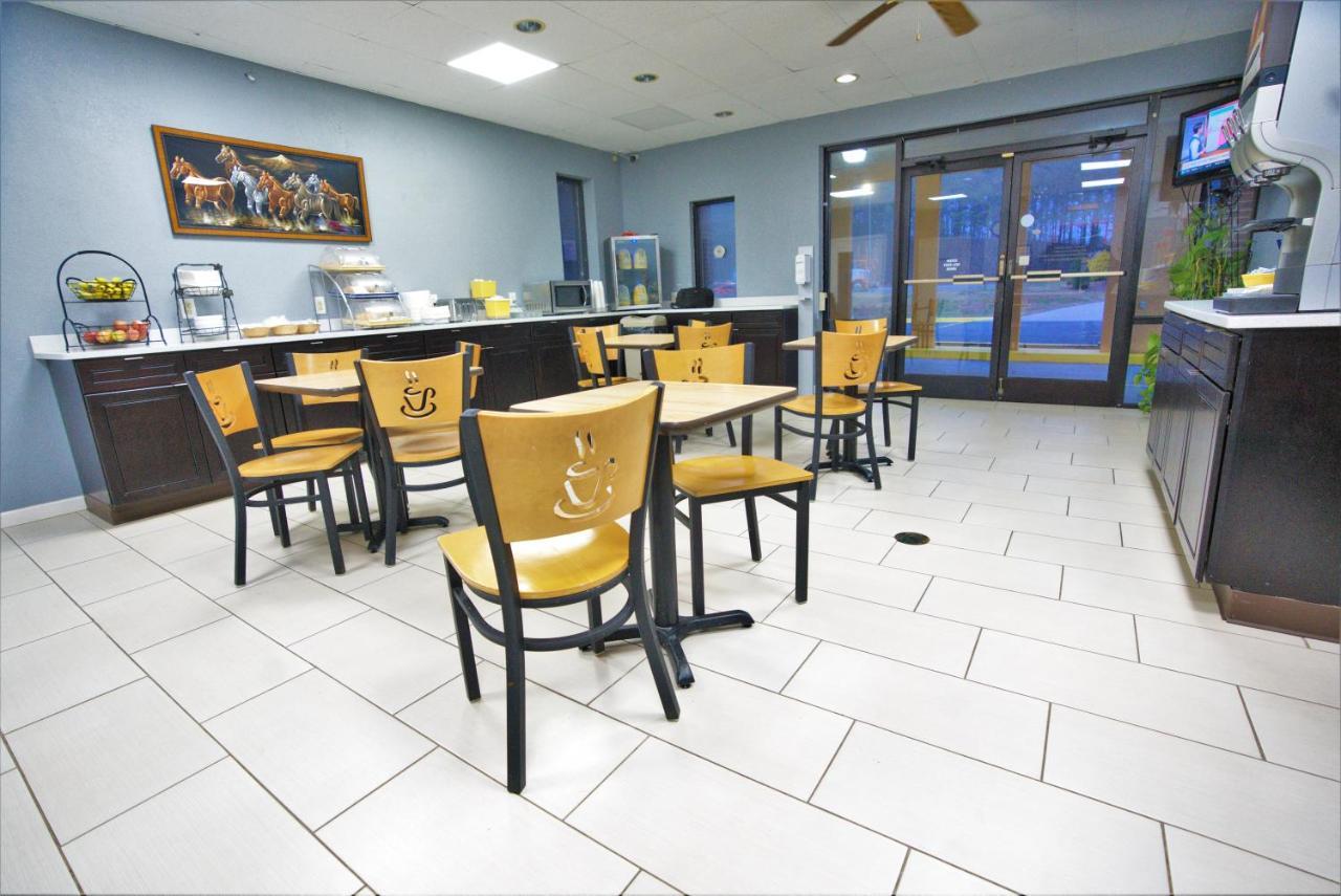 Columbus Inn And Suites Exterior photo