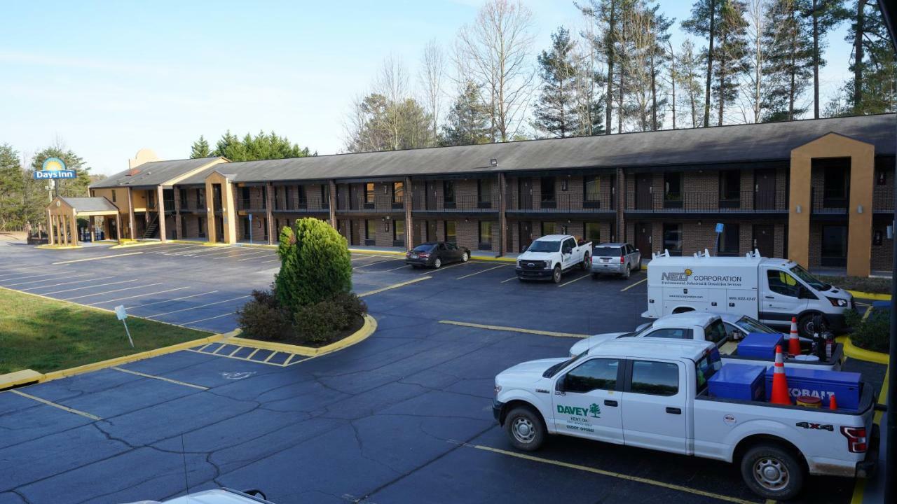 Columbus Inn And Suites Exterior photo